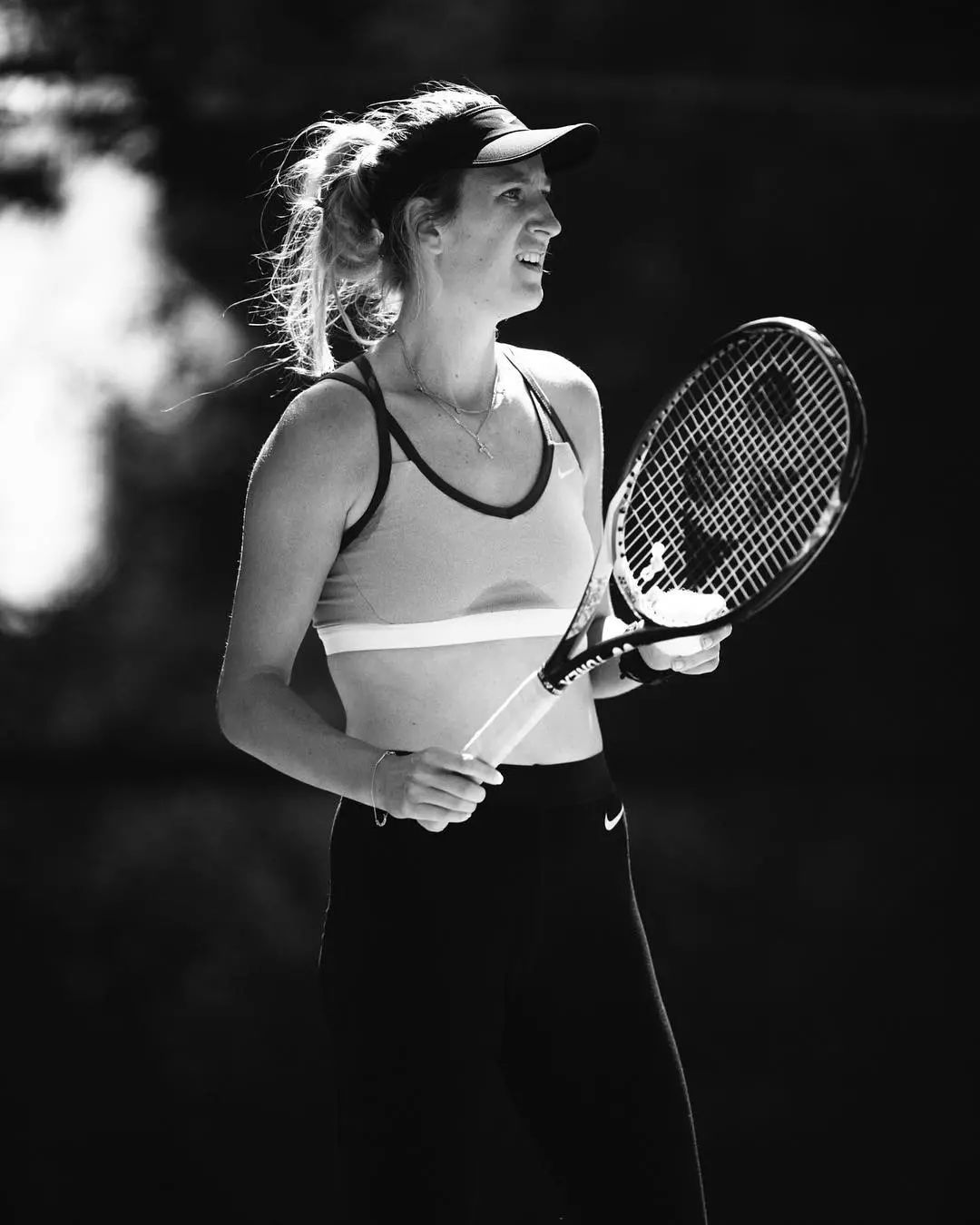  阿扎伦卡回归赛场，大胜首场状态亮眼，DWG观众沸腾！