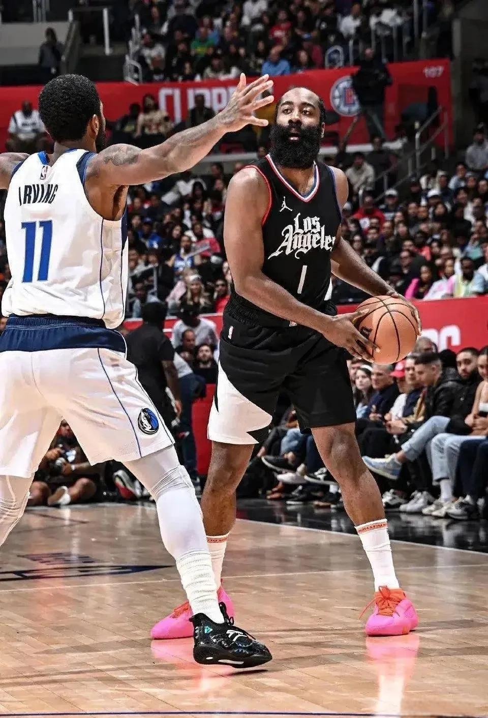 东契奇连续十场比赛得分超过关键助攻，快船挑战极限！的简单介绍